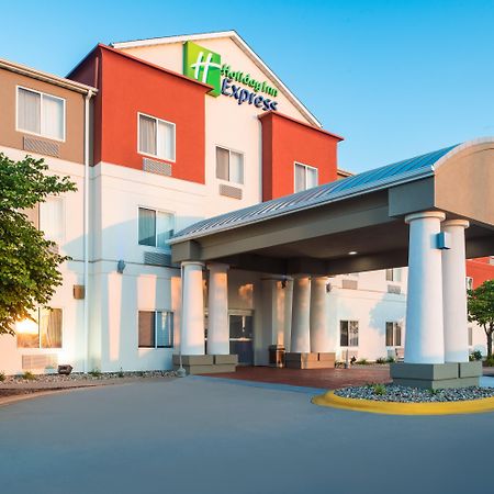 Holiday Inn Express Hotel & Suites Burlington By Ihg Bagian luar foto