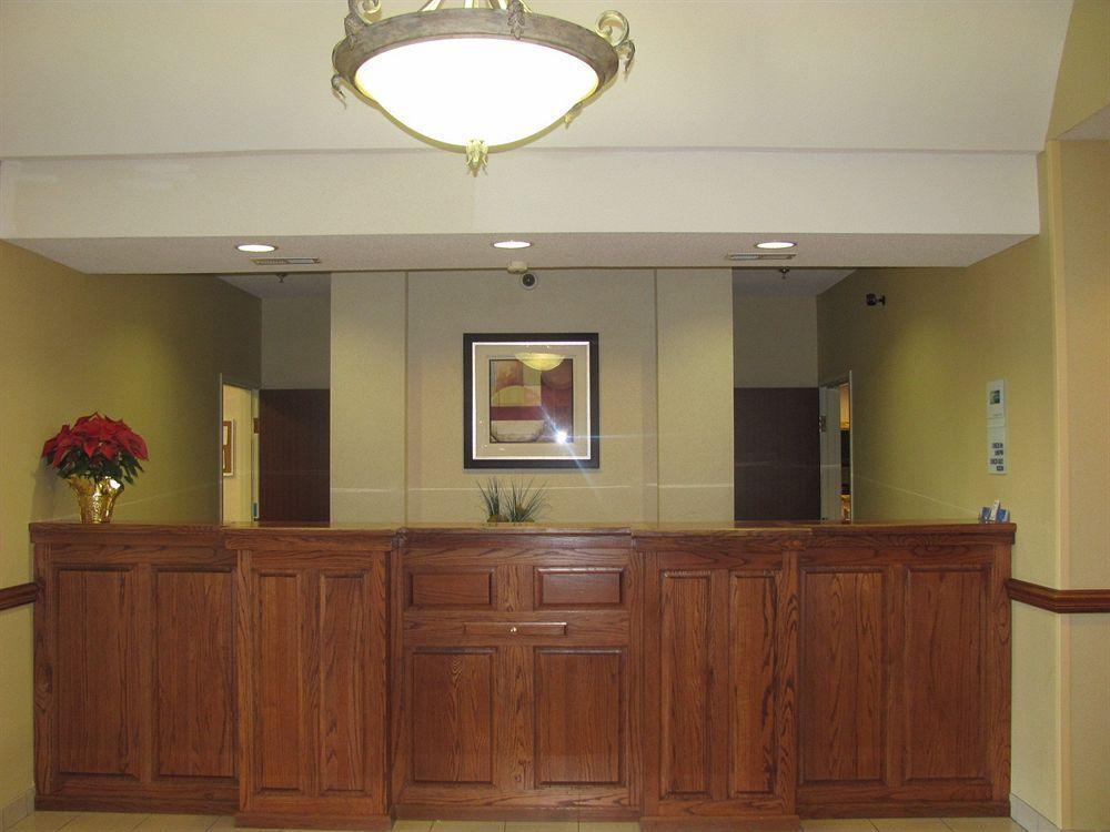Holiday Inn Express Hotel & Suites Burlington By Ihg Bagian luar foto