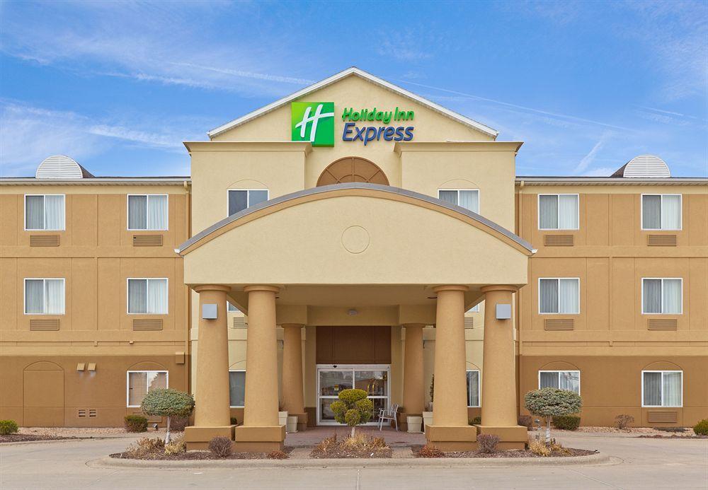 Holiday Inn Express Hotel & Suites Burlington By Ihg Bagian luar foto