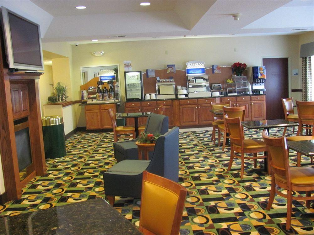 Holiday Inn Express Hotel & Suites Burlington By Ihg Bagian luar foto