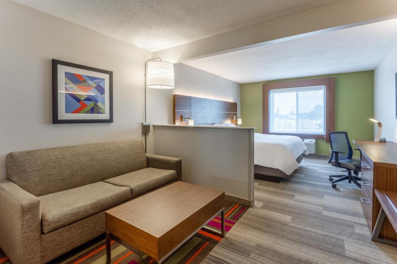Holiday Inn Express Hotel & Suites Burlington By Ihg Bagian luar foto