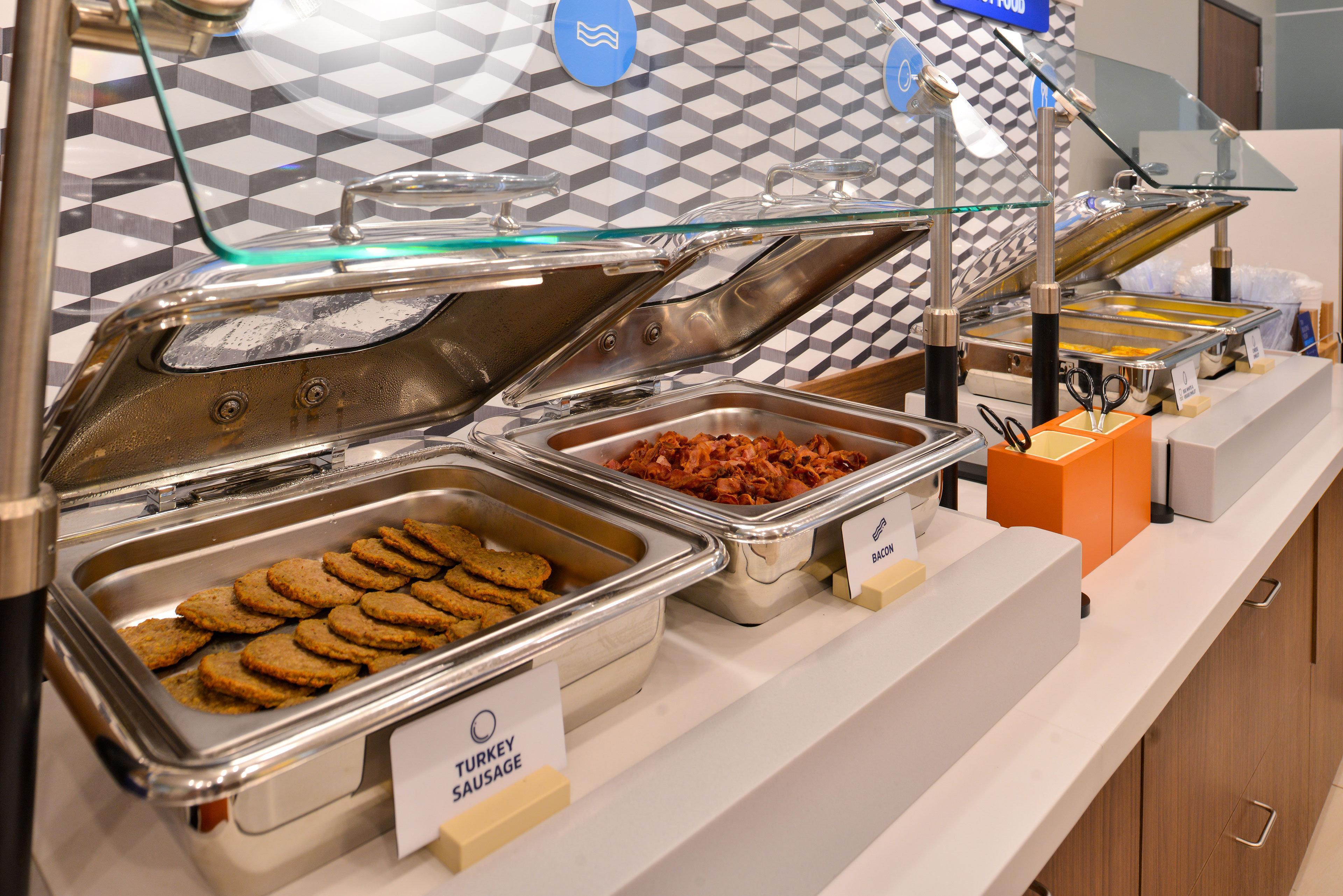 Holiday Inn Express Hotel & Suites Burlington By Ihg Bagian luar foto