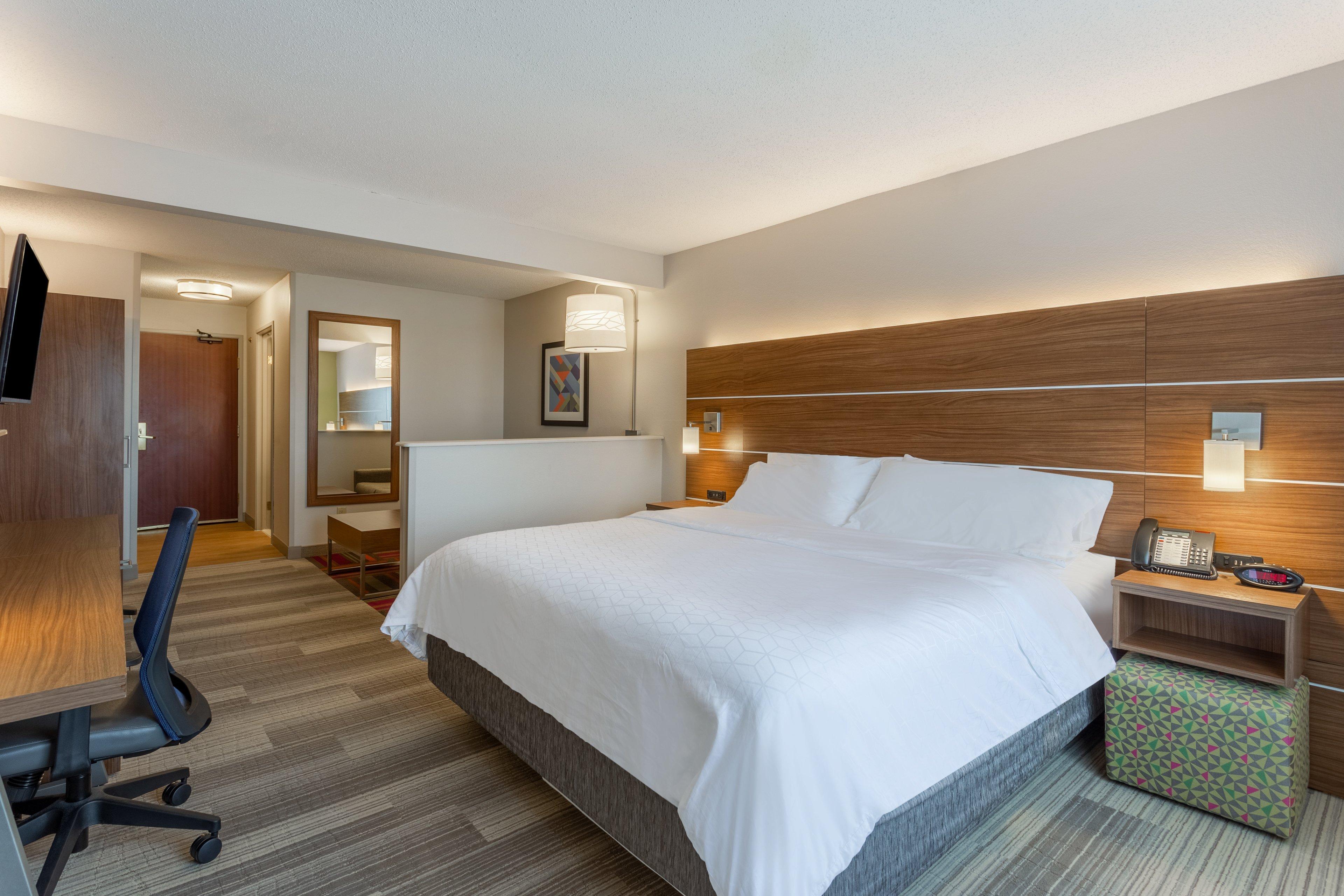 Holiday Inn Express Hotel & Suites Burlington By Ihg Bagian luar foto