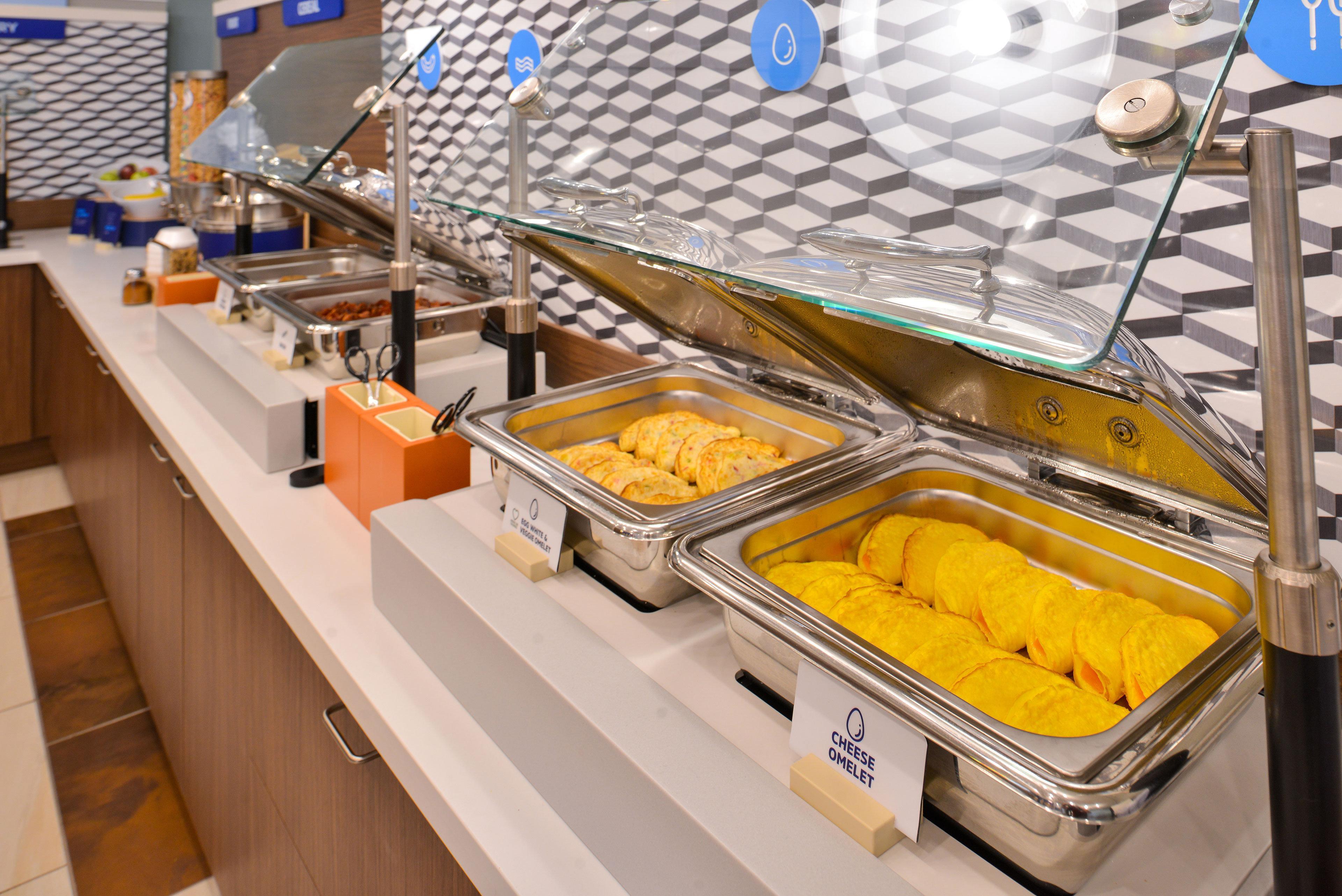 Holiday Inn Express Hotel & Suites Burlington By Ihg Bagian luar foto