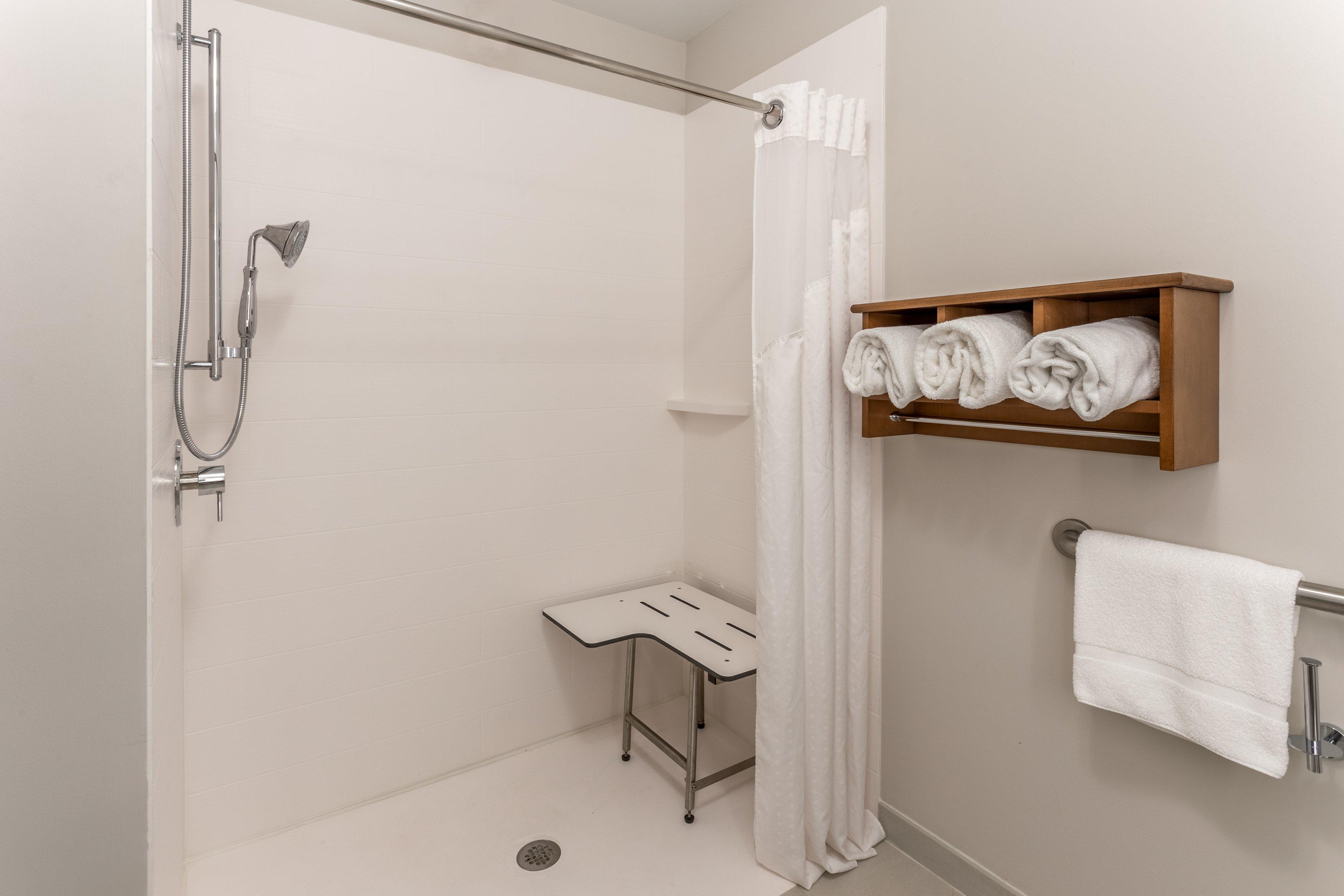 Holiday Inn Express Hotel & Suites Burlington By Ihg Bagian luar foto