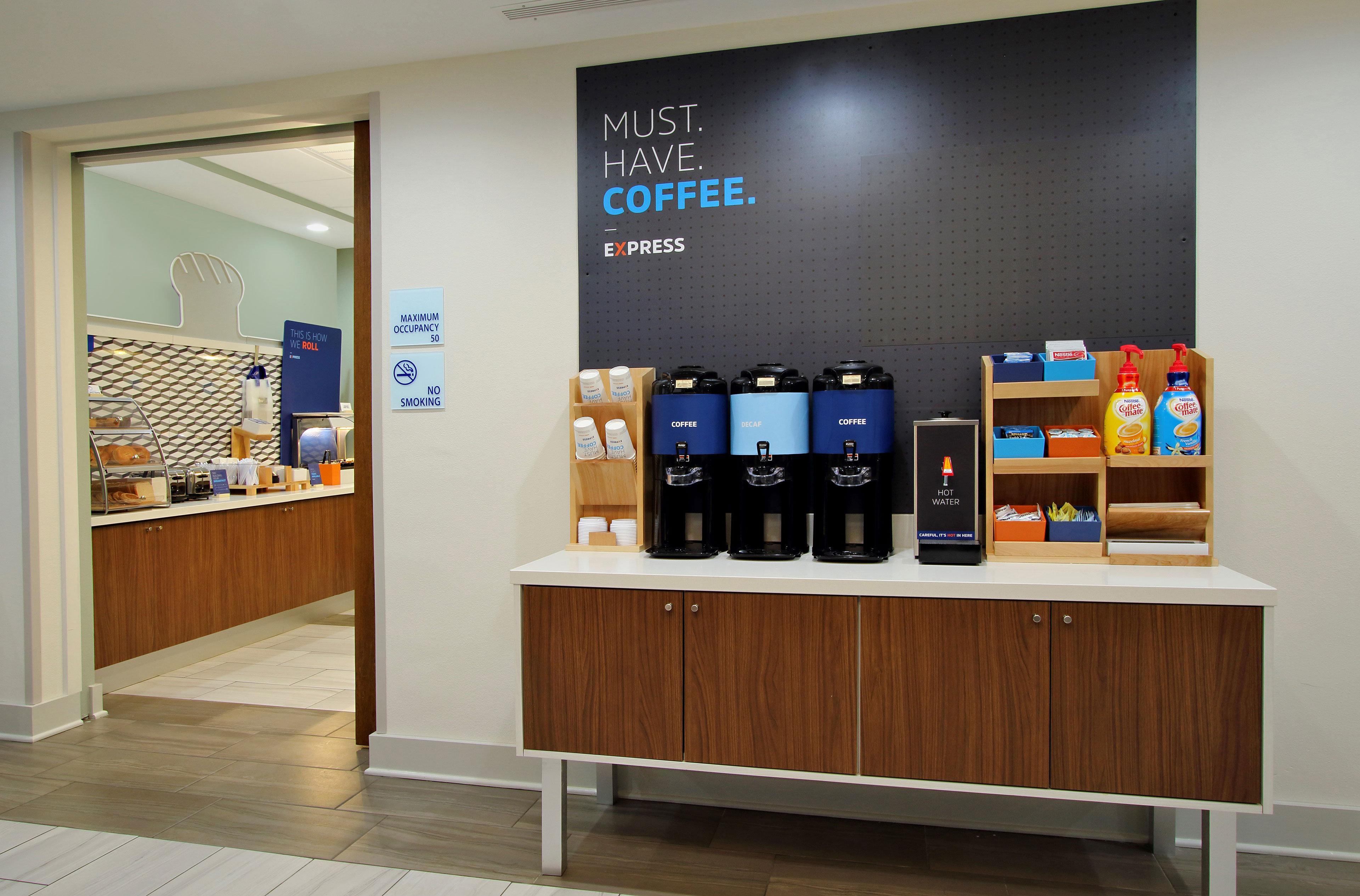Holiday Inn Express Hotel & Suites Burlington By Ihg Bagian luar foto