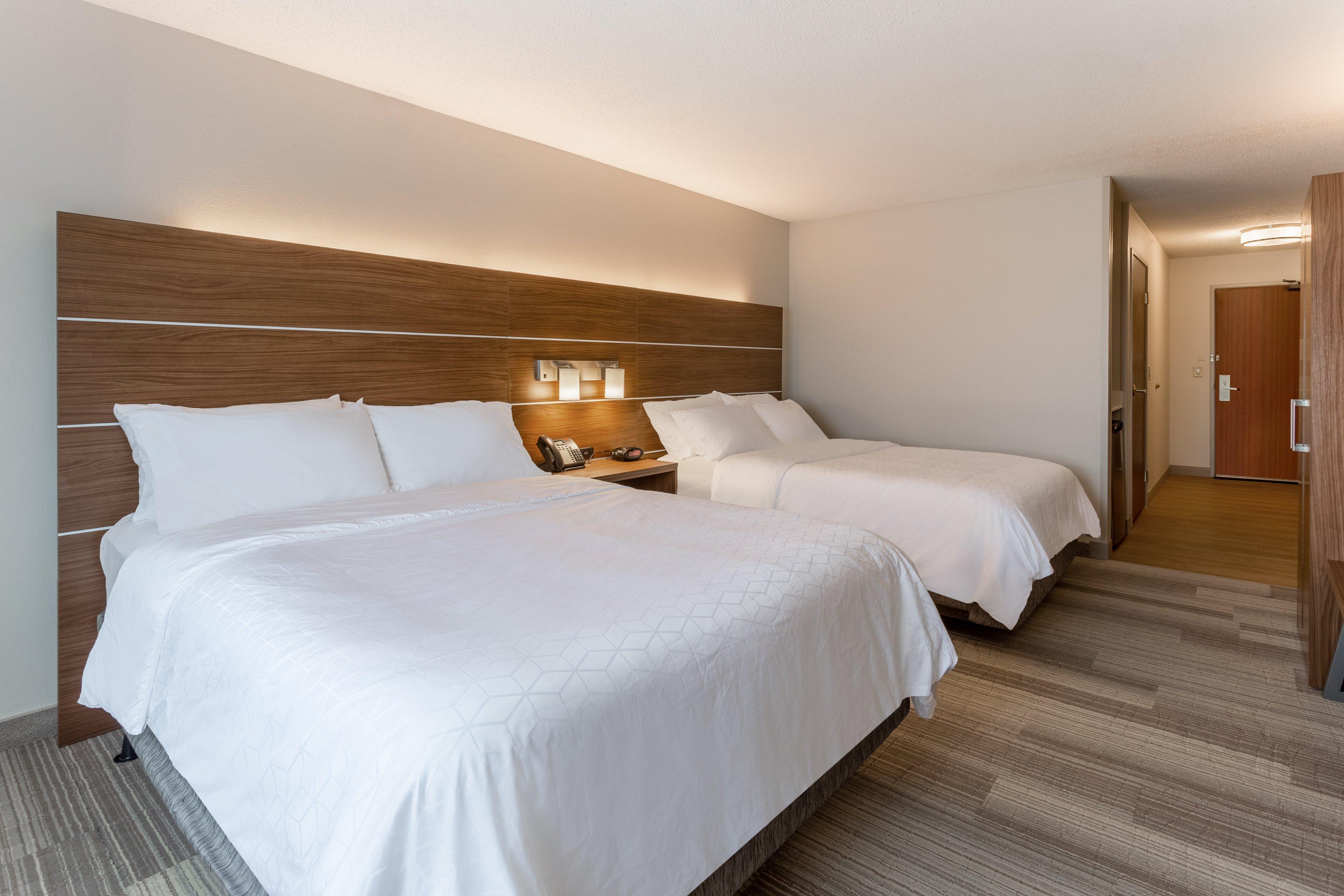 Holiday Inn Express Hotel & Suites Burlington By Ihg Bagian luar foto