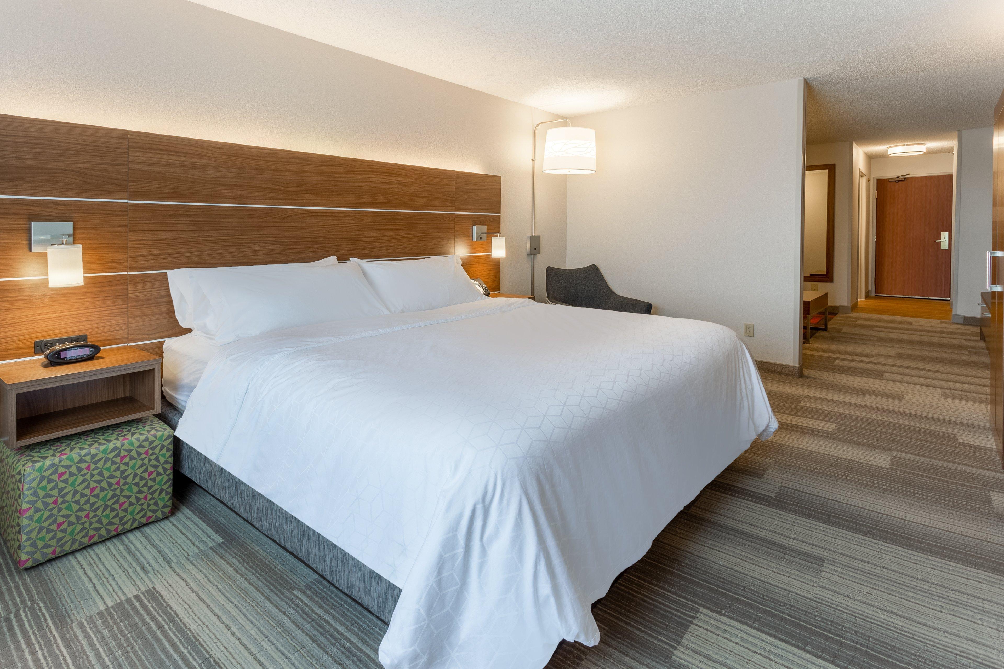 Holiday Inn Express Hotel & Suites Burlington By Ihg Bagian luar foto