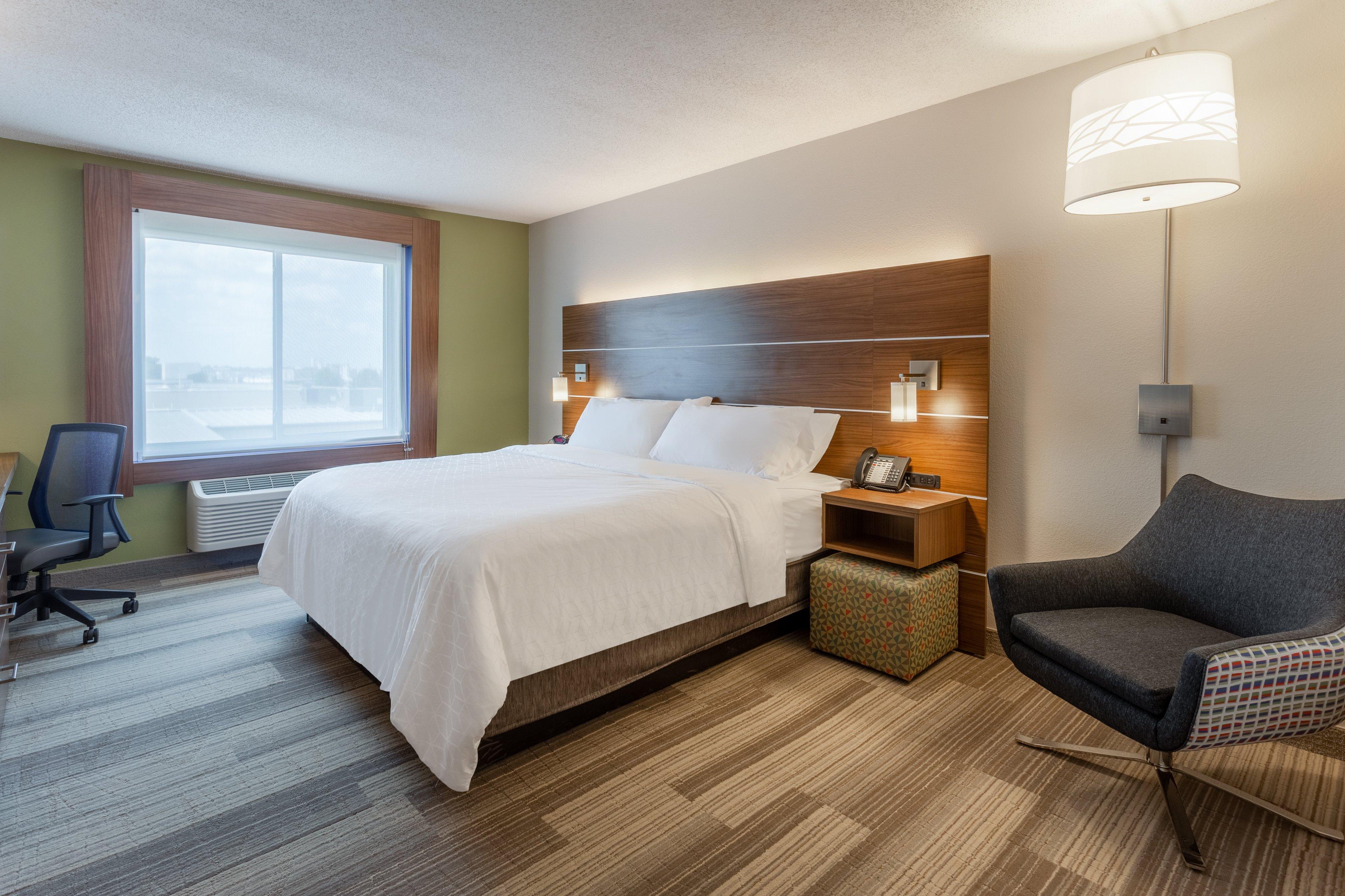 Holiday Inn Express Hotel & Suites Burlington By Ihg Bagian luar foto