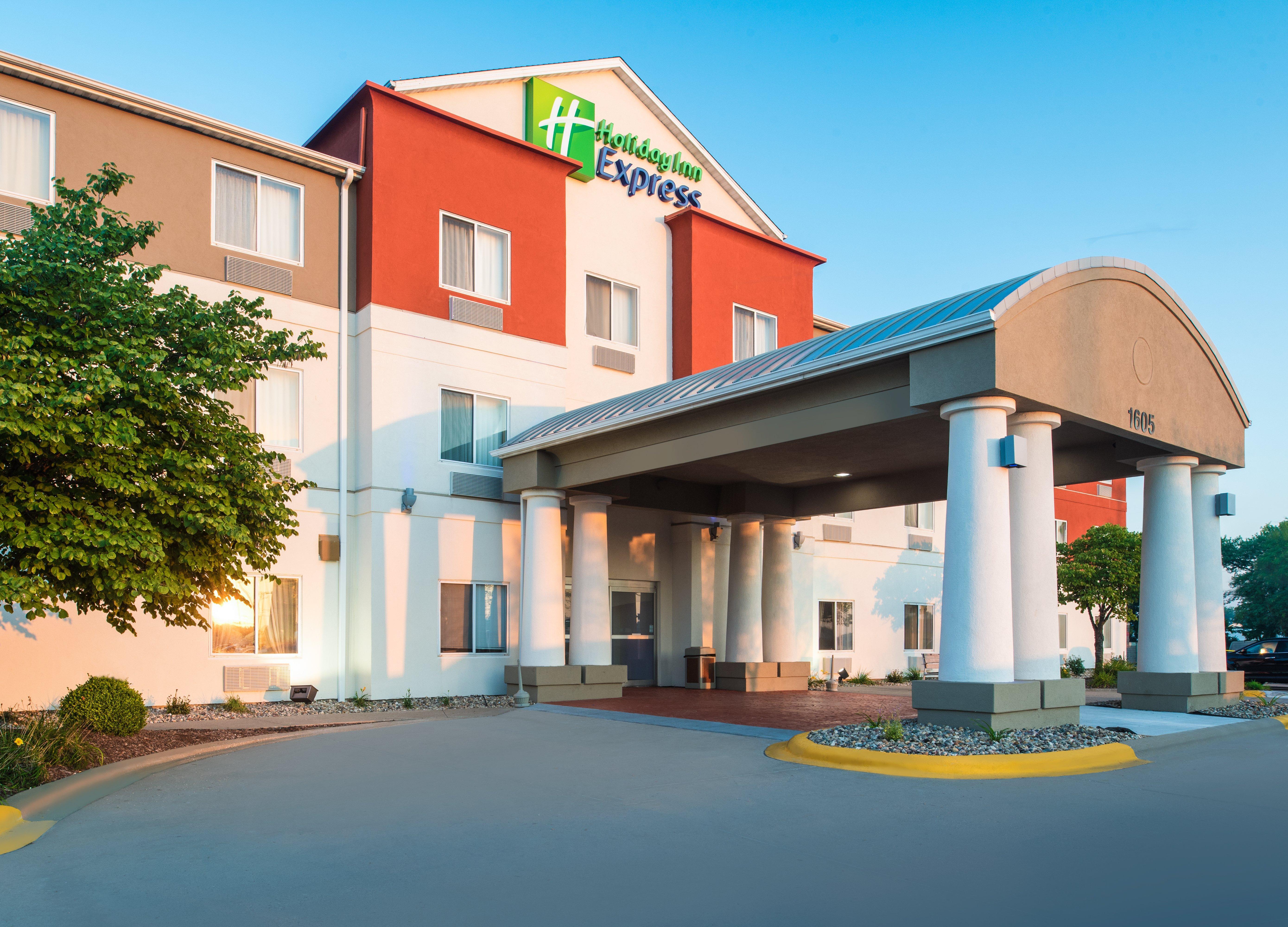 Holiday Inn Express Hotel & Suites Burlington By Ihg Bagian luar foto