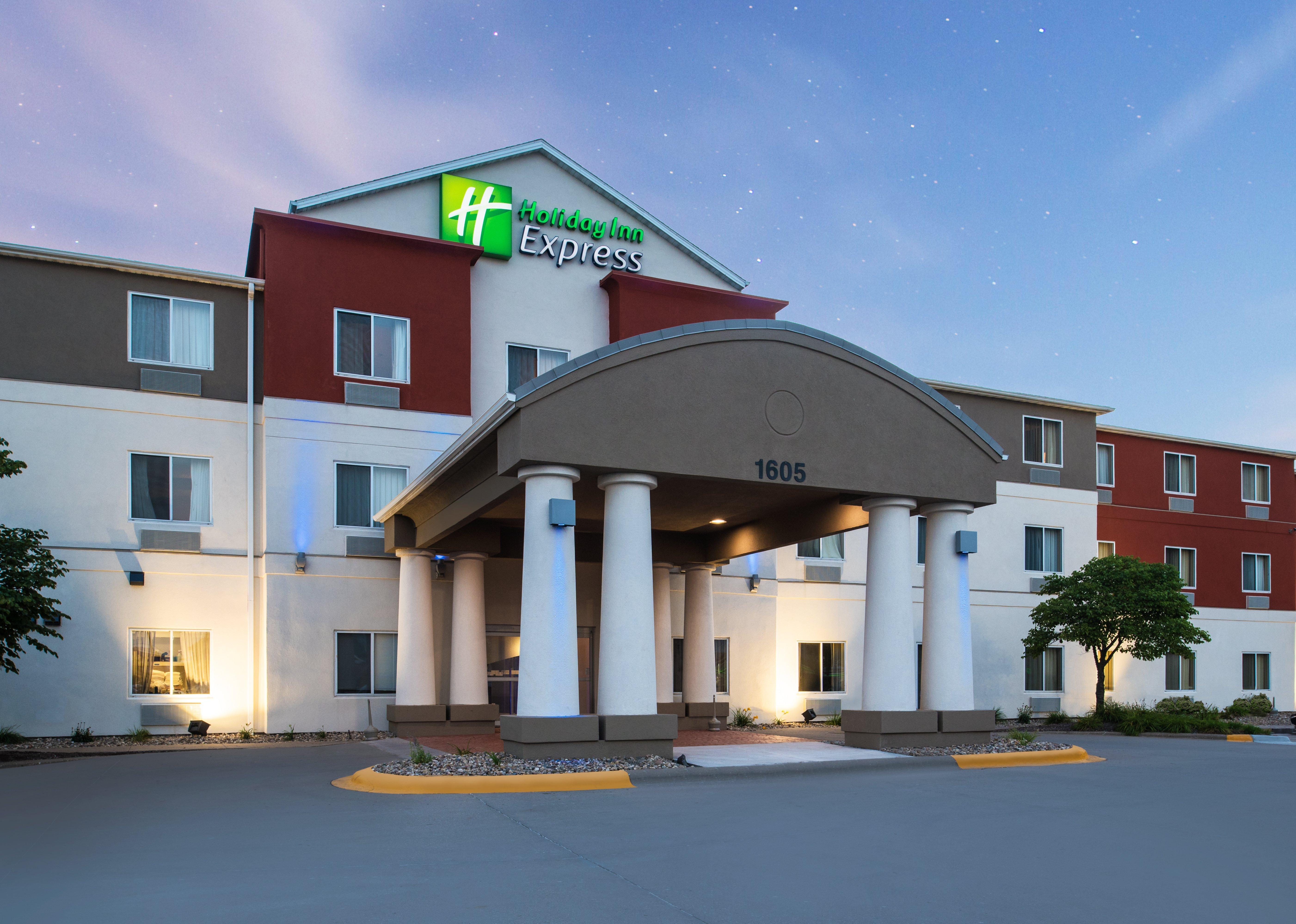 Holiday Inn Express Hotel & Suites Burlington By Ihg Bagian luar foto