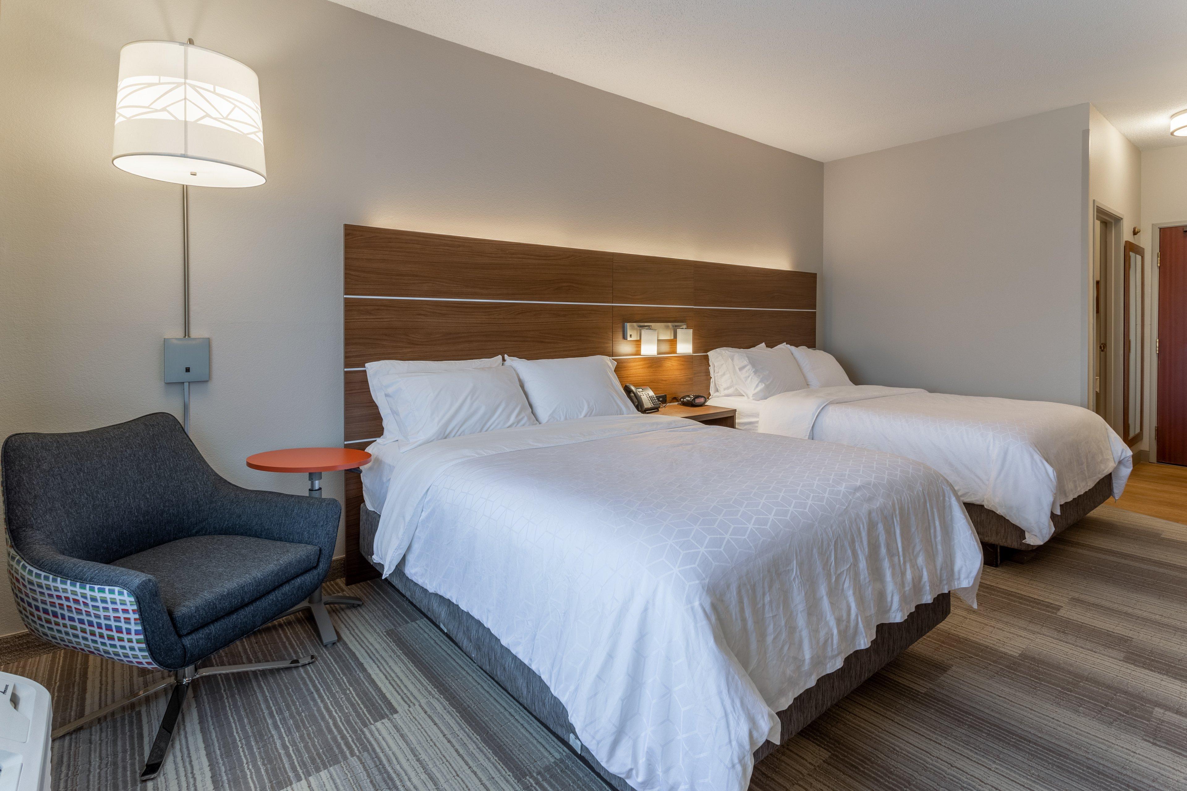 Holiday Inn Express Hotel & Suites Burlington By Ihg Bagian luar foto