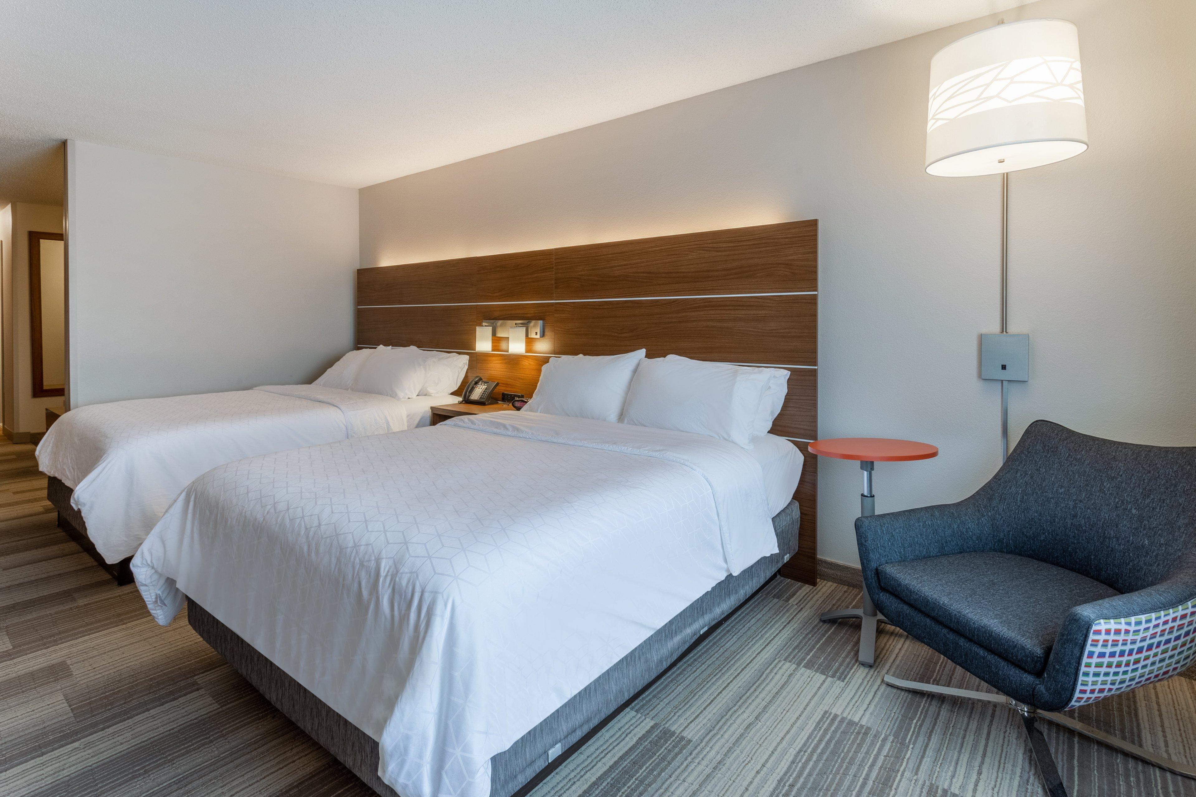 Holiday Inn Express Hotel & Suites Burlington By Ihg Bagian luar foto