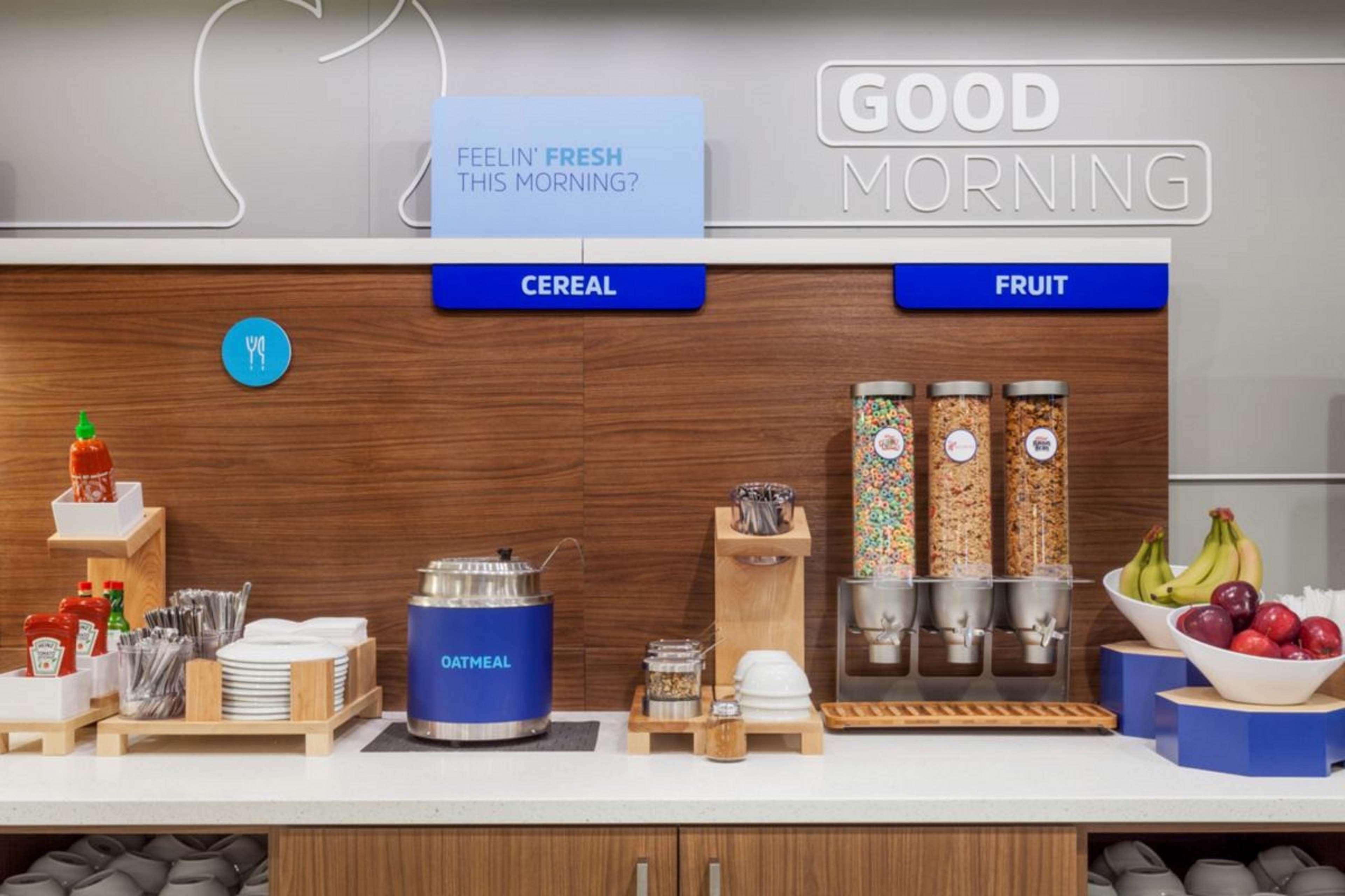 Holiday Inn Express Hotel & Suites Burlington By Ihg Bagian luar foto