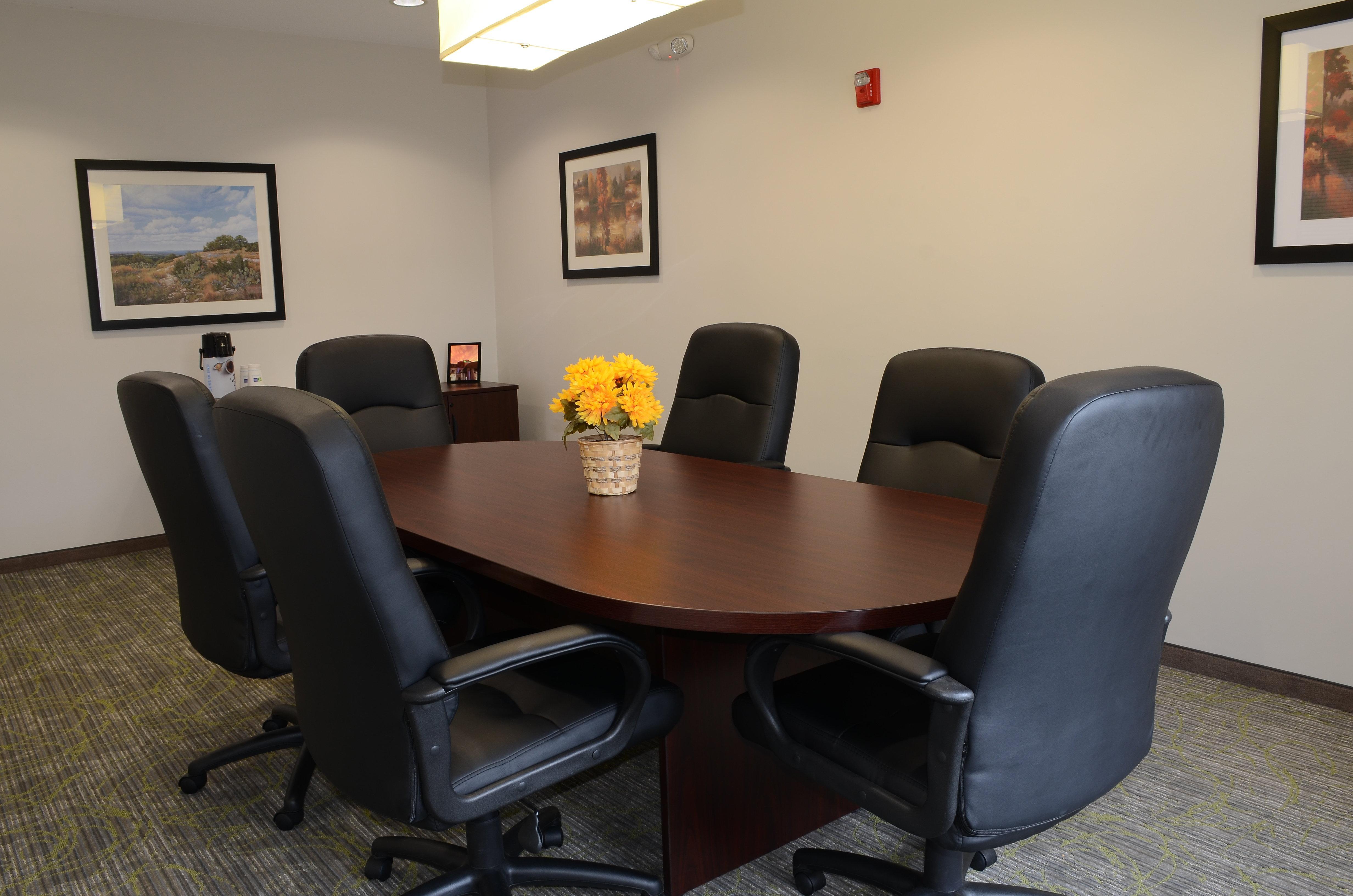 Holiday Inn Express Hotel & Suites Burlington By Ihg Bagian luar foto