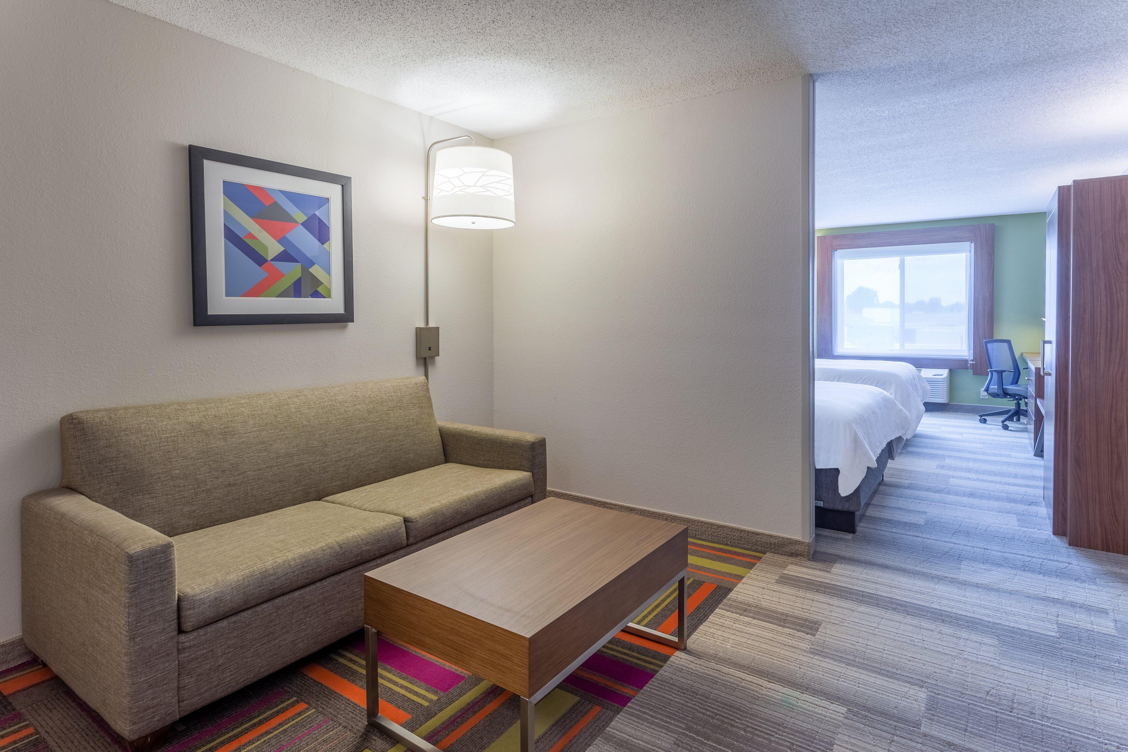 Holiday Inn Express Hotel & Suites Burlington By Ihg Bagian luar foto