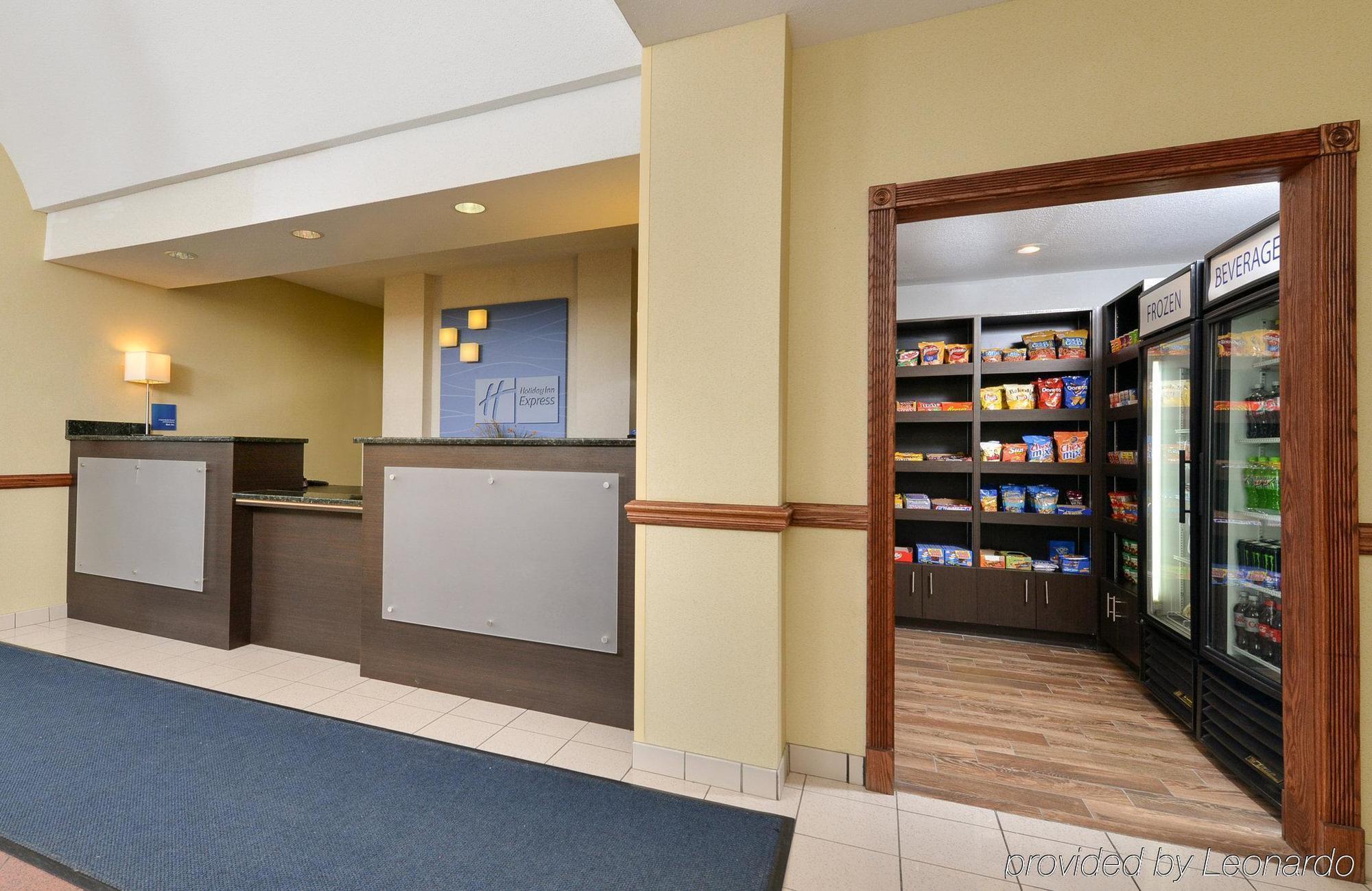 Holiday Inn Express Hotel & Suites Burlington By Ihg Bagian luar foto