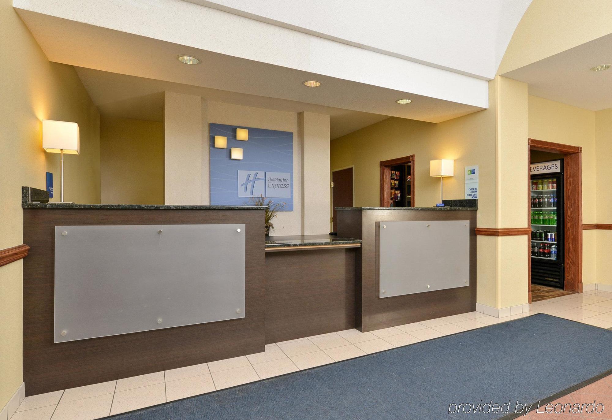 Holiday Inn Express Hotel & Suites Burlington By Ihg Bagian luar foto