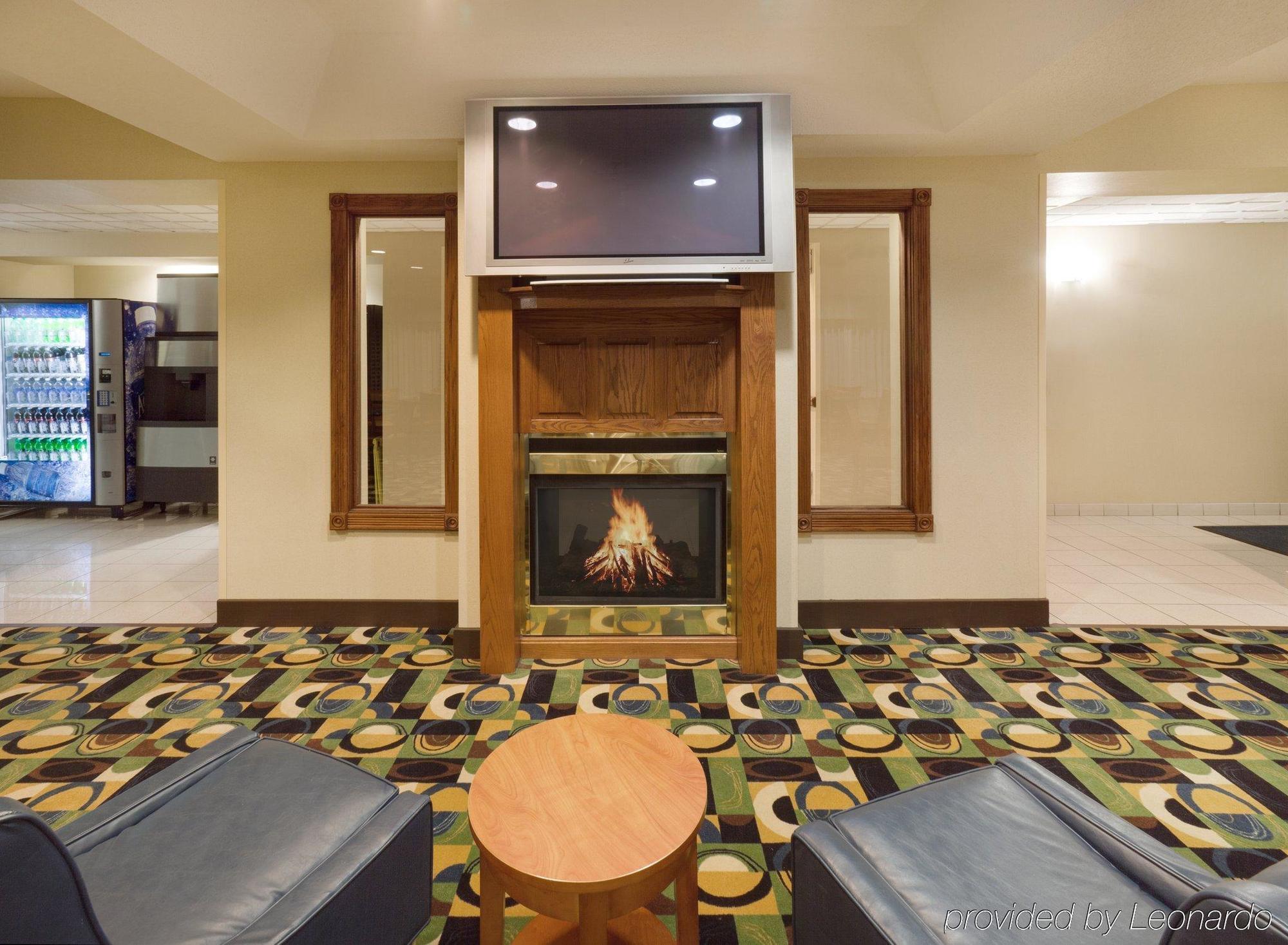 Holiday Inn Express Hotel & Suites Burlington By Ihg Interior foto