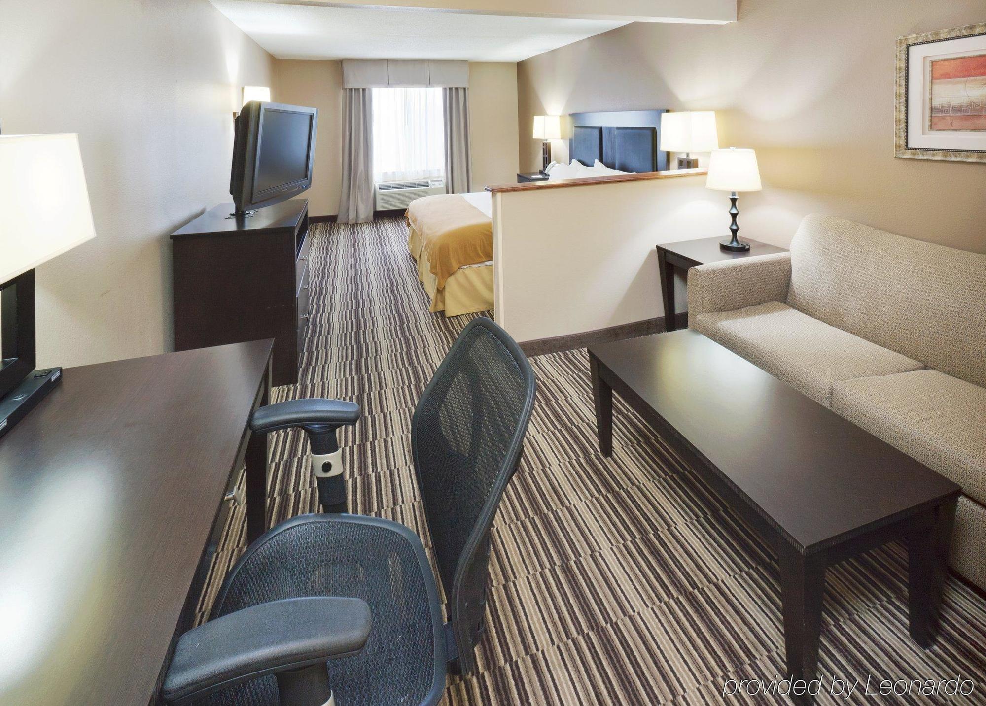 Holiday Inn Express Hotel & Suites Burlington By Ihg Ruang foto