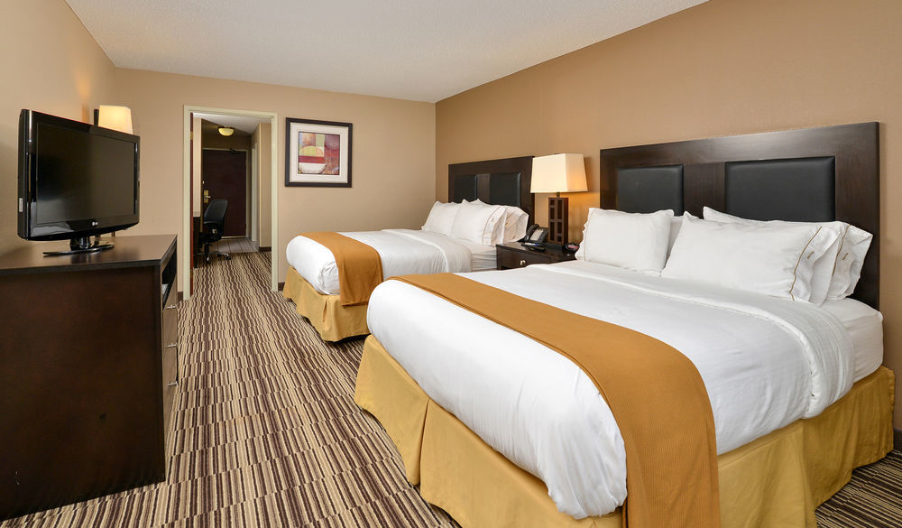 Holiday Inn Express Hotel & Suites Burlington By Ihg Bagian luar foto